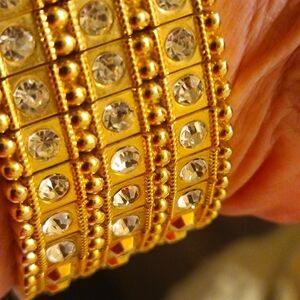 SOFIA VERGARA GOLD W CRYSTALS WOMANS WATCH